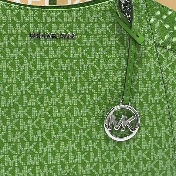 Michael Kors Jet Set Large Signature Logo Chain Shoulder Tote Bag
Jungle Green - Picture 15 of 16